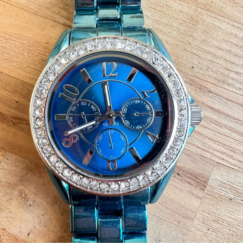 Unbranded ladies metallic blue fashion watch NEW BATTERY